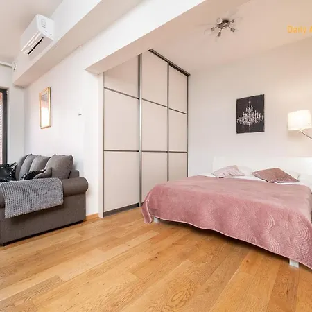 Luxury Suites Roseni 9 By Rikas Hotels